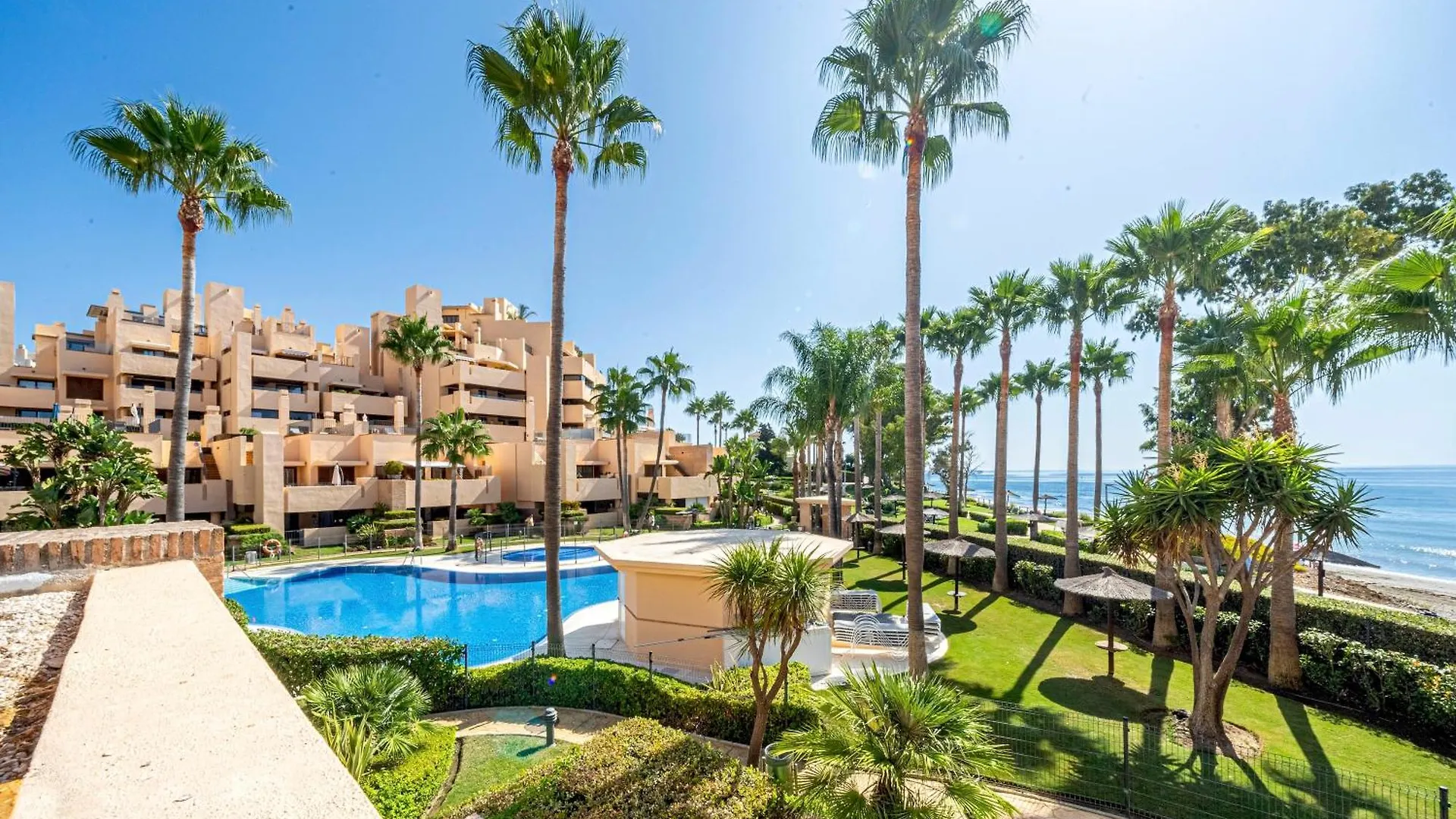 Beautiful Beachfront Apartment 埃斯特波纳