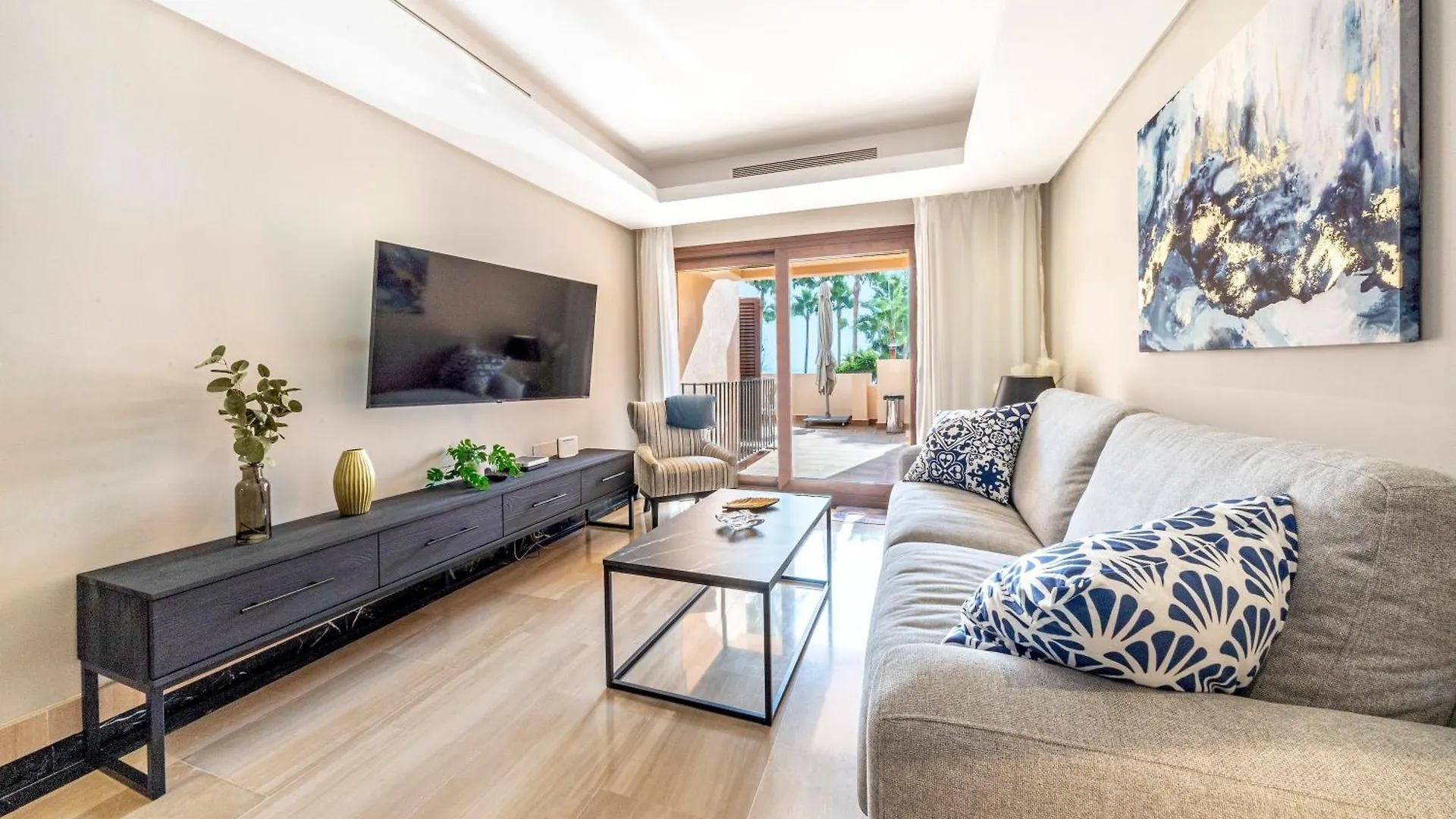 Beautiful Beachfront Apartment Estepona