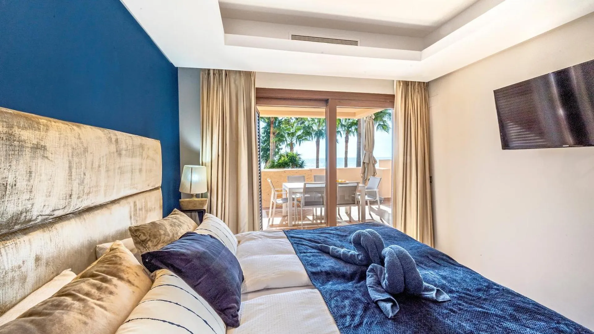 Beautiful Beachfront Apartment Estepona 0*,  Espanha