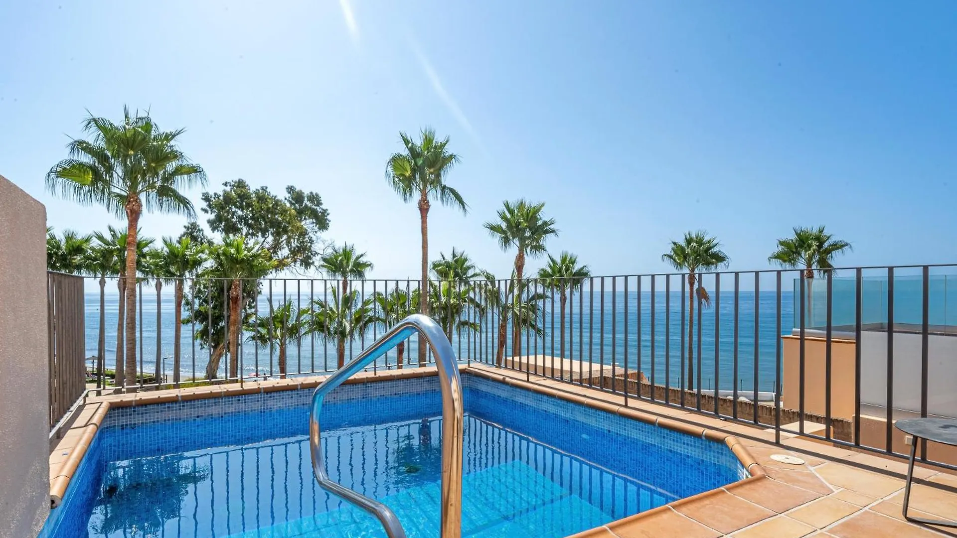 Beautiful Beachfront Apartment Estepona