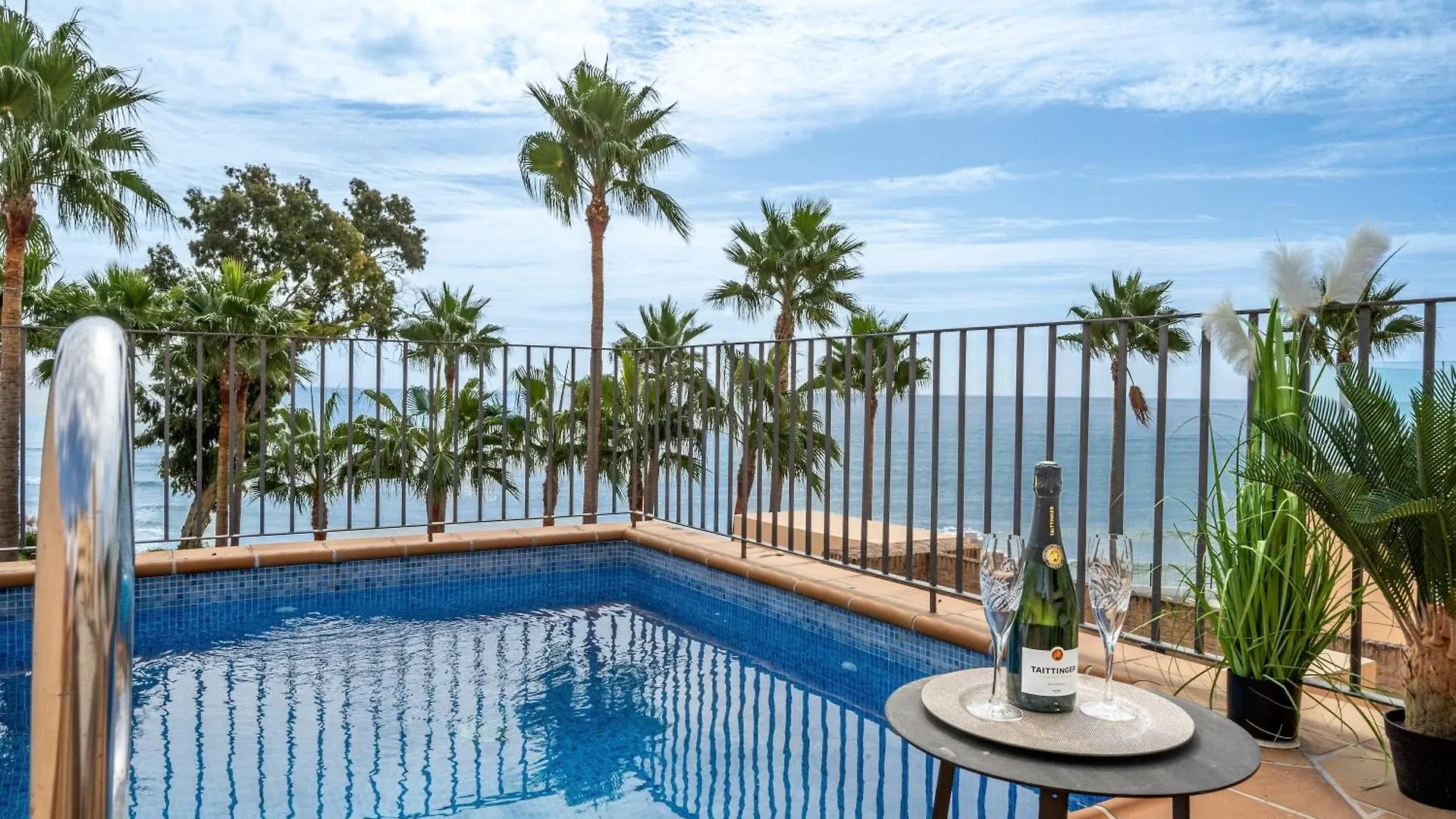 Beautiful Beachfront Apartment Estepona